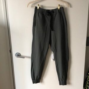 Athleta size 2 quest jogger in green, Excellent used condition